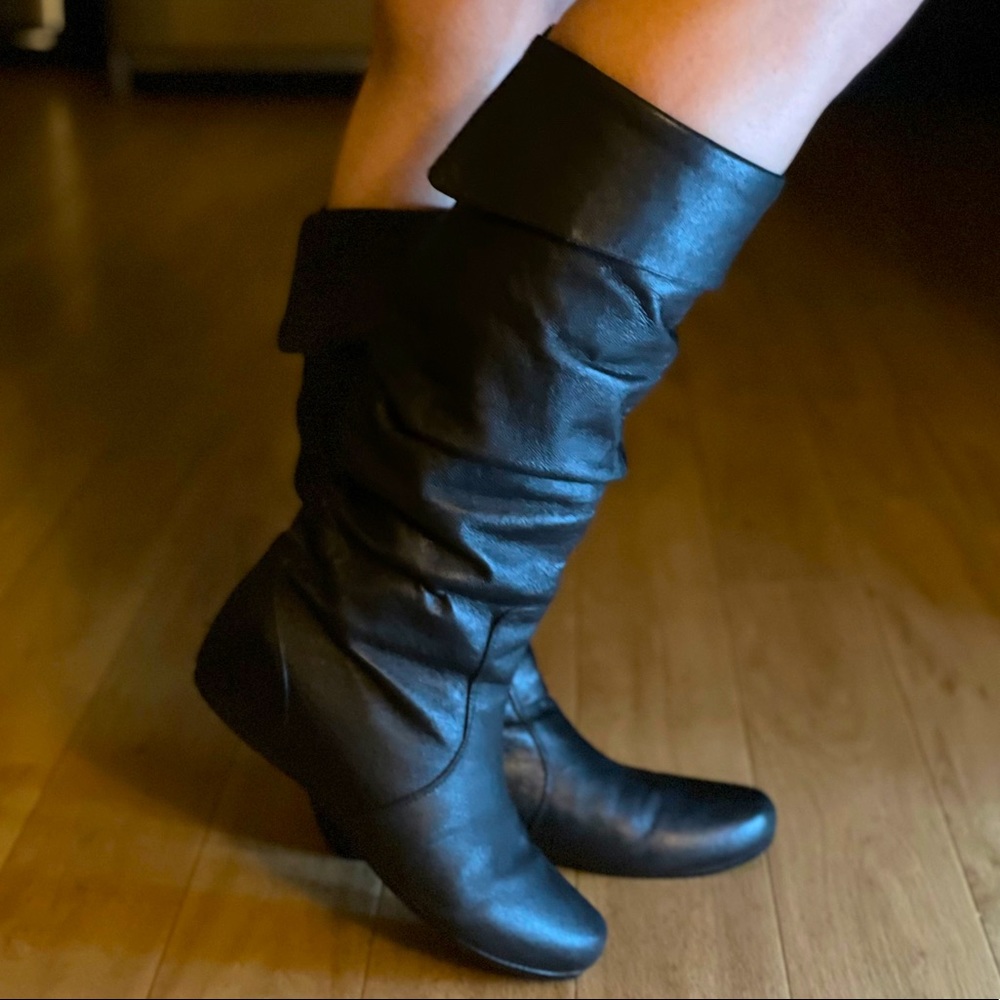 Black flat boots